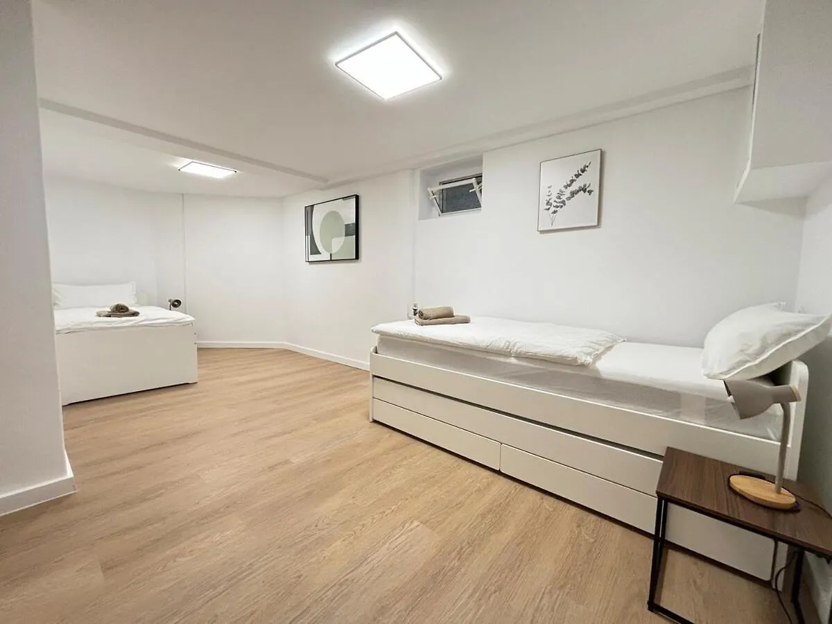 135Qm - 6 Zimmer - City - Parkplatz- Mallibase Apartments Hannover Germany
