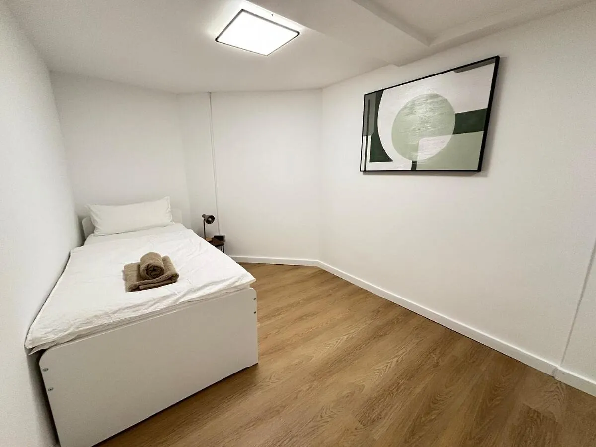 135Qm - 6 Zimmer - City - Parkplatz- Mallibase Apartments Hannover 0*,  Germany